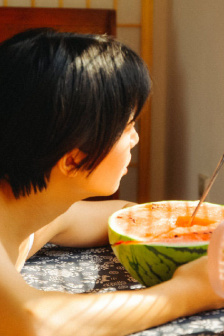 女子洗澡被全程观看